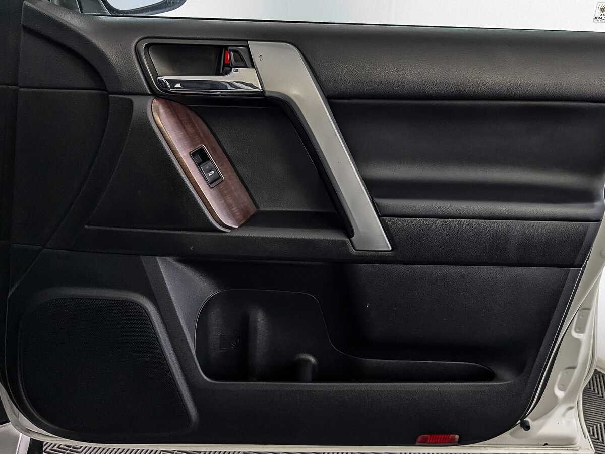 Toyota Land Cruiser Prado, 2017 Фото №25