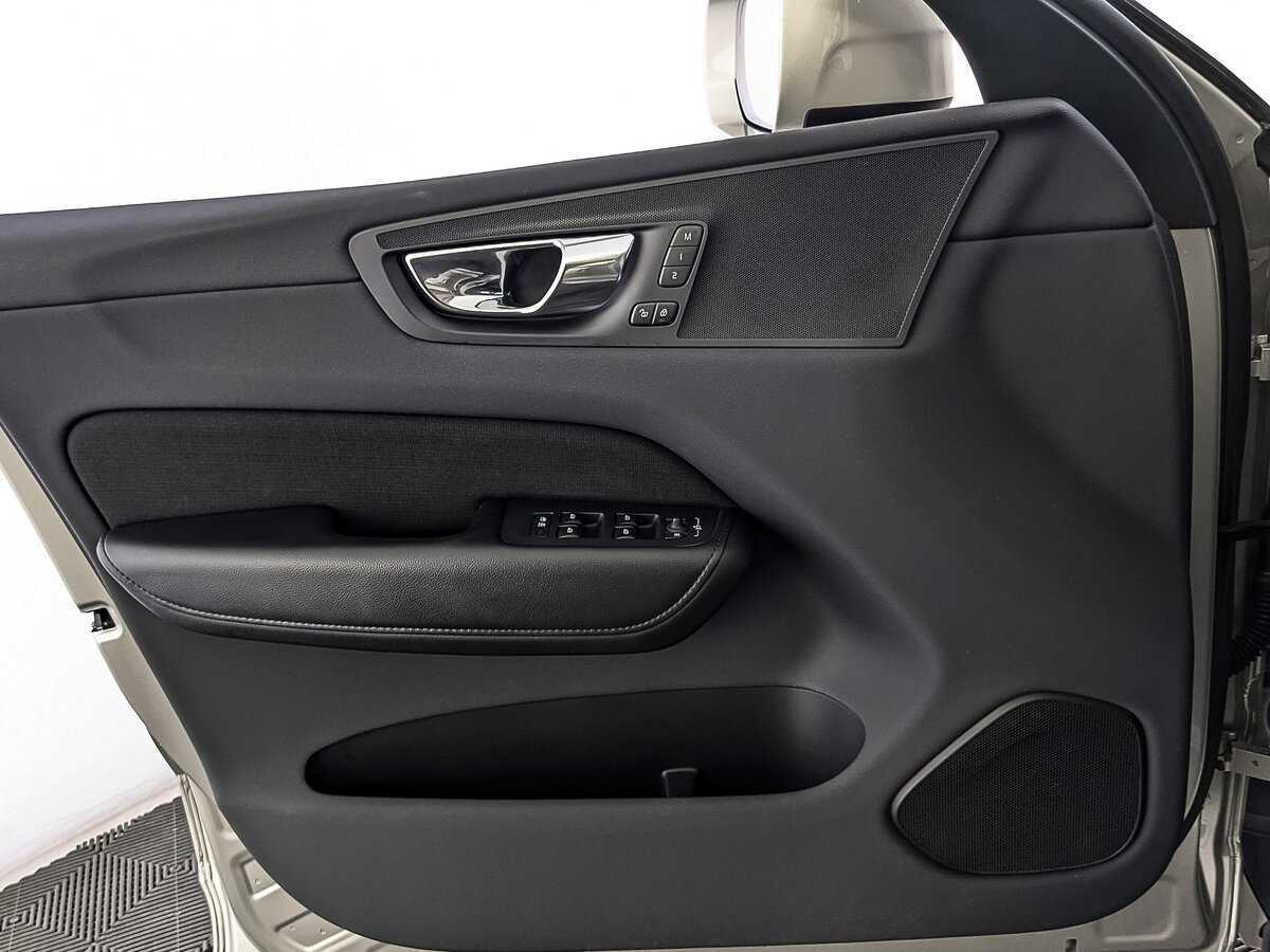 Volvo XC60, 2020 Фото №17