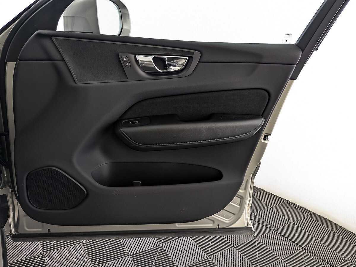 Volvo XC60, 2020 Фото №22