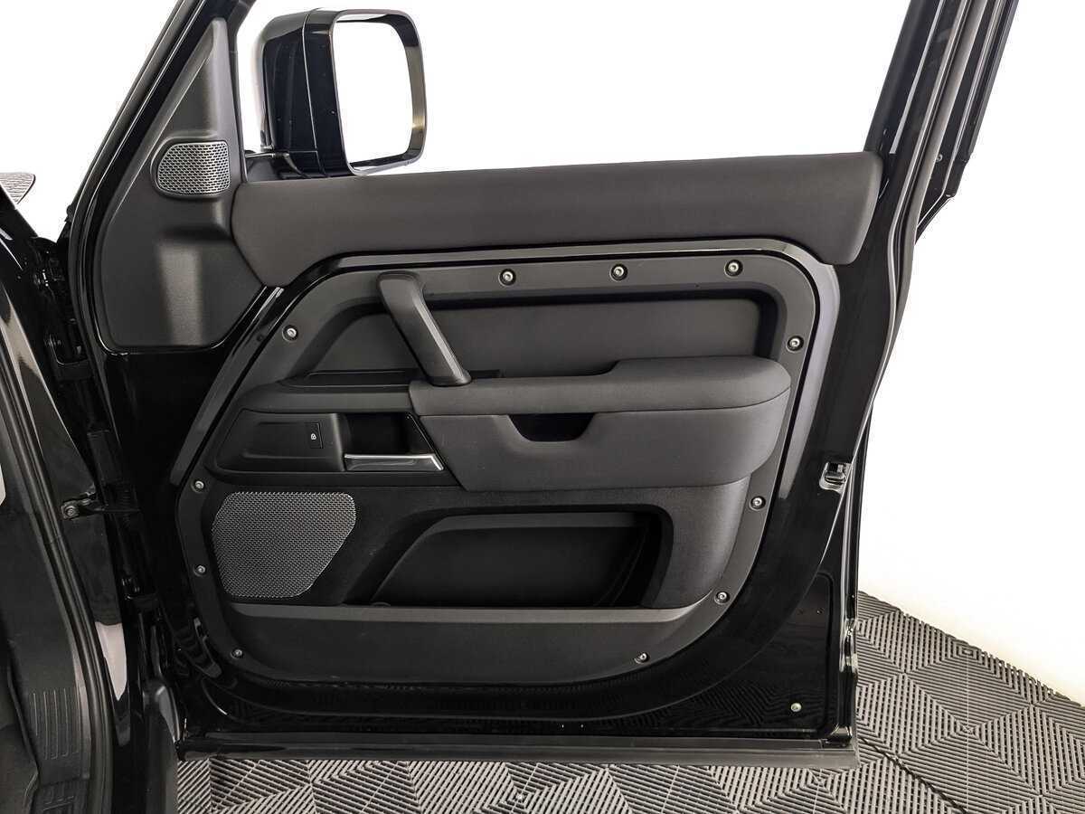 Land Rover Defender 110, 2021 Фото №24