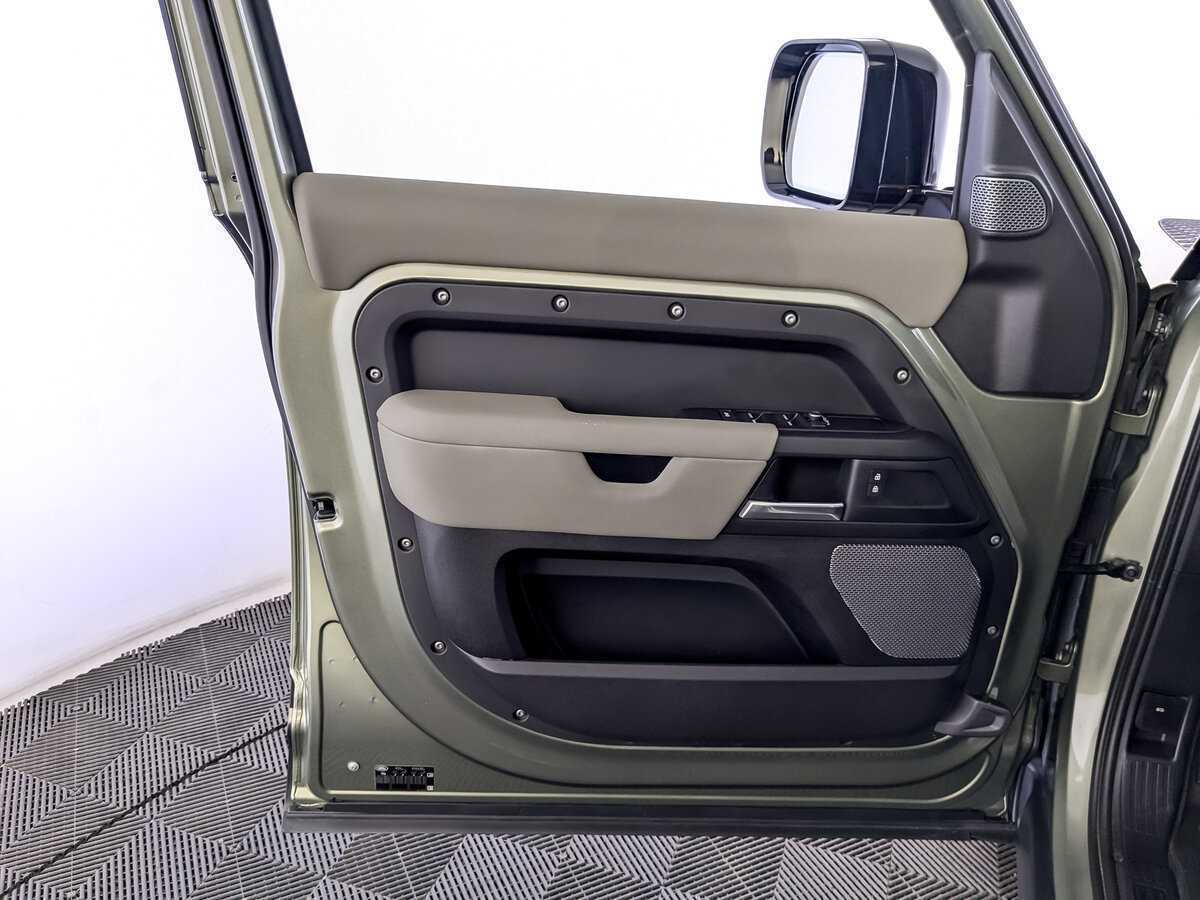 Land Rover Defender 110, 2021 Фото №19