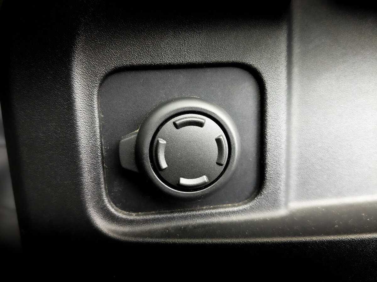 Land Rover Defender 110, 2021 Фото №21