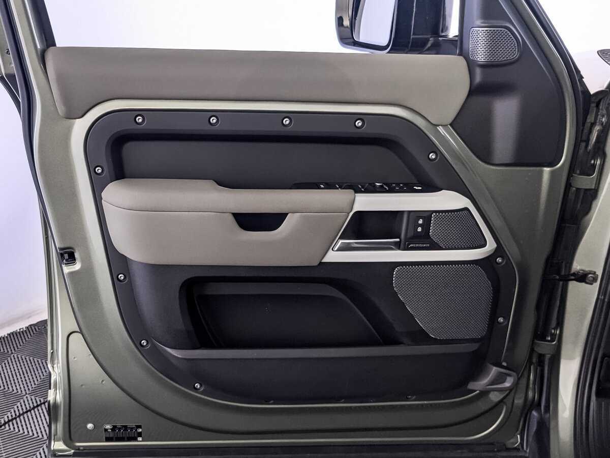 Land Rover Defender 110, 2021 Фото №19
