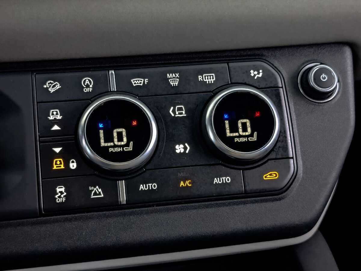 Land Rover Defender 110, 2021 Фото №21