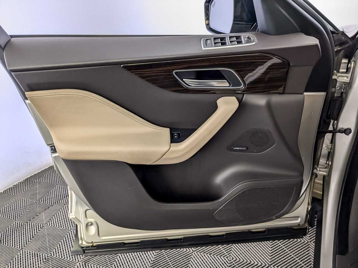 Jaguar F-Pace, 2016 Фото №19