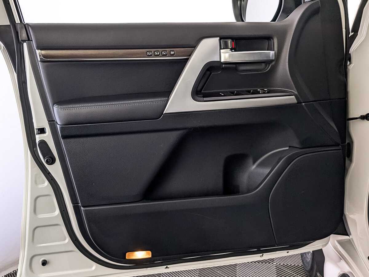 Toyota Land Cruiser, 2020 Фото №17