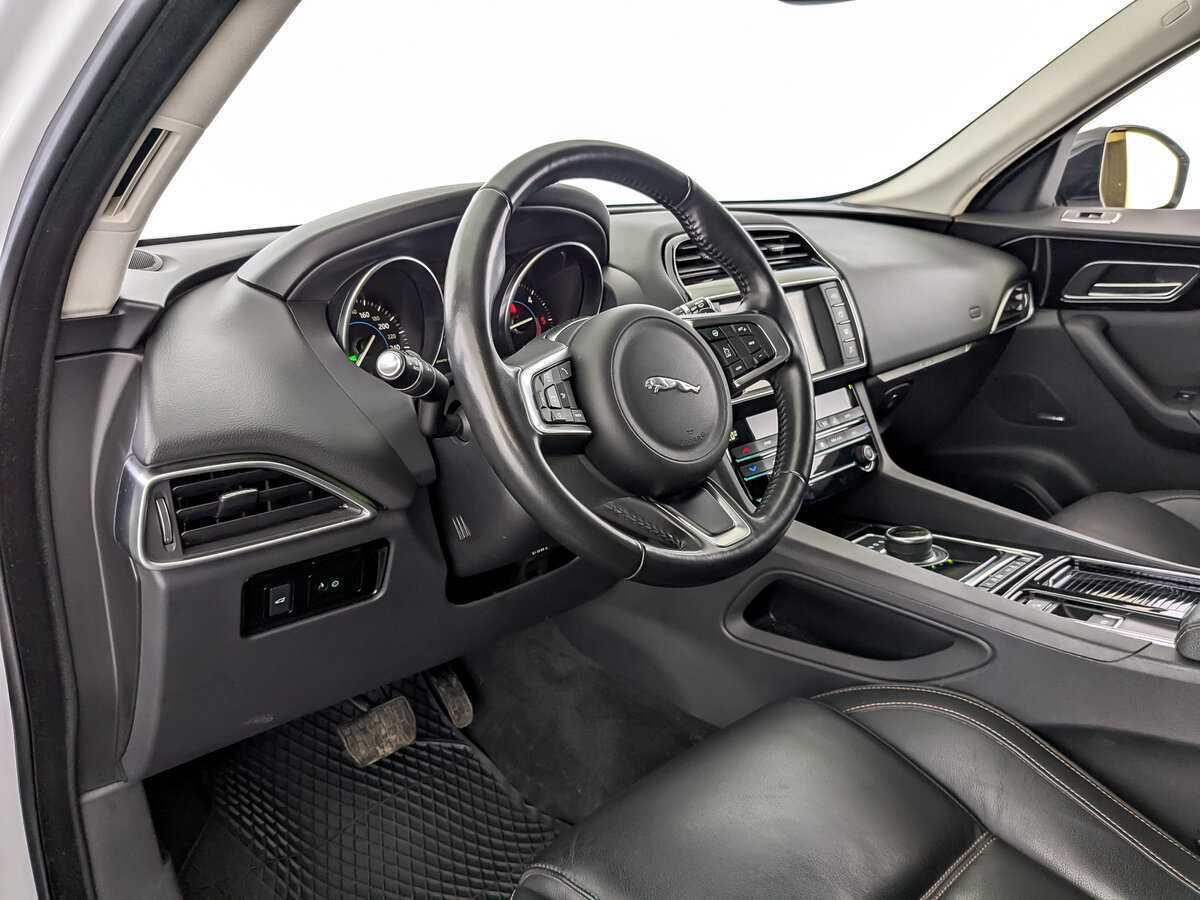 Jaguar F-Pace, 2018 Фото №16