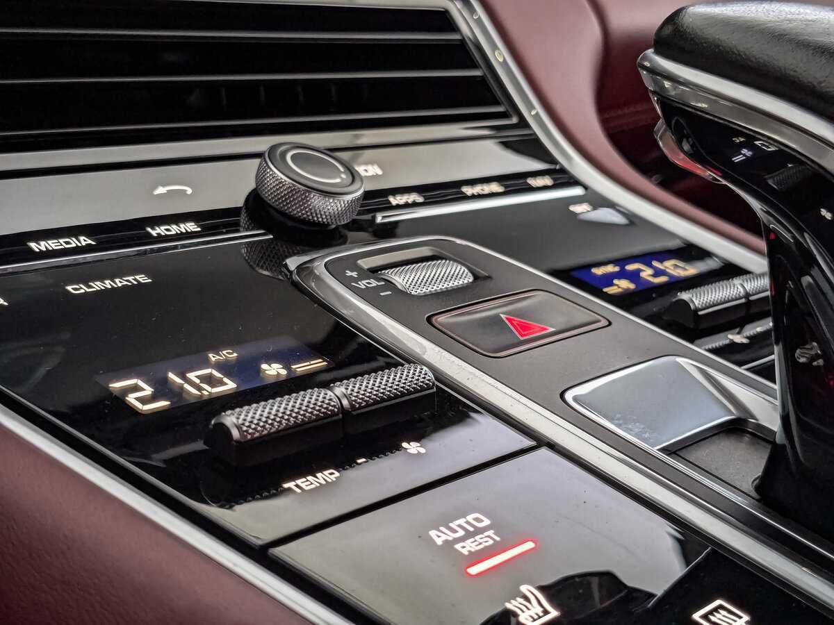 Porsche Panamera 4, 2019 Фото №21