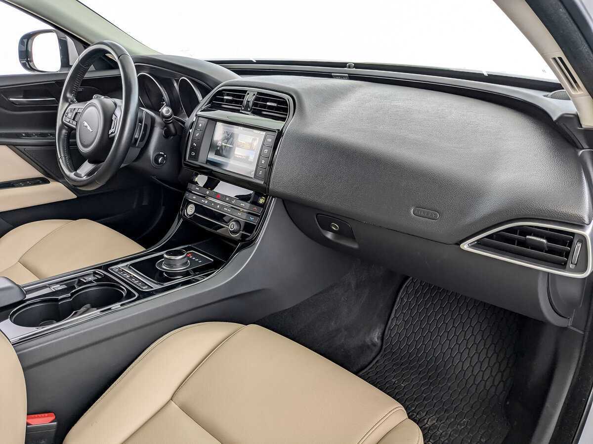 Jaguar XE, 2017 Фото №11