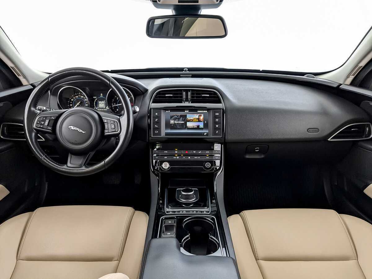 Jaguar XE, 2017 Фото №14