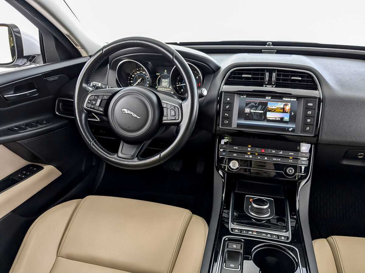 Jaguar XE, 2017 Фото №30