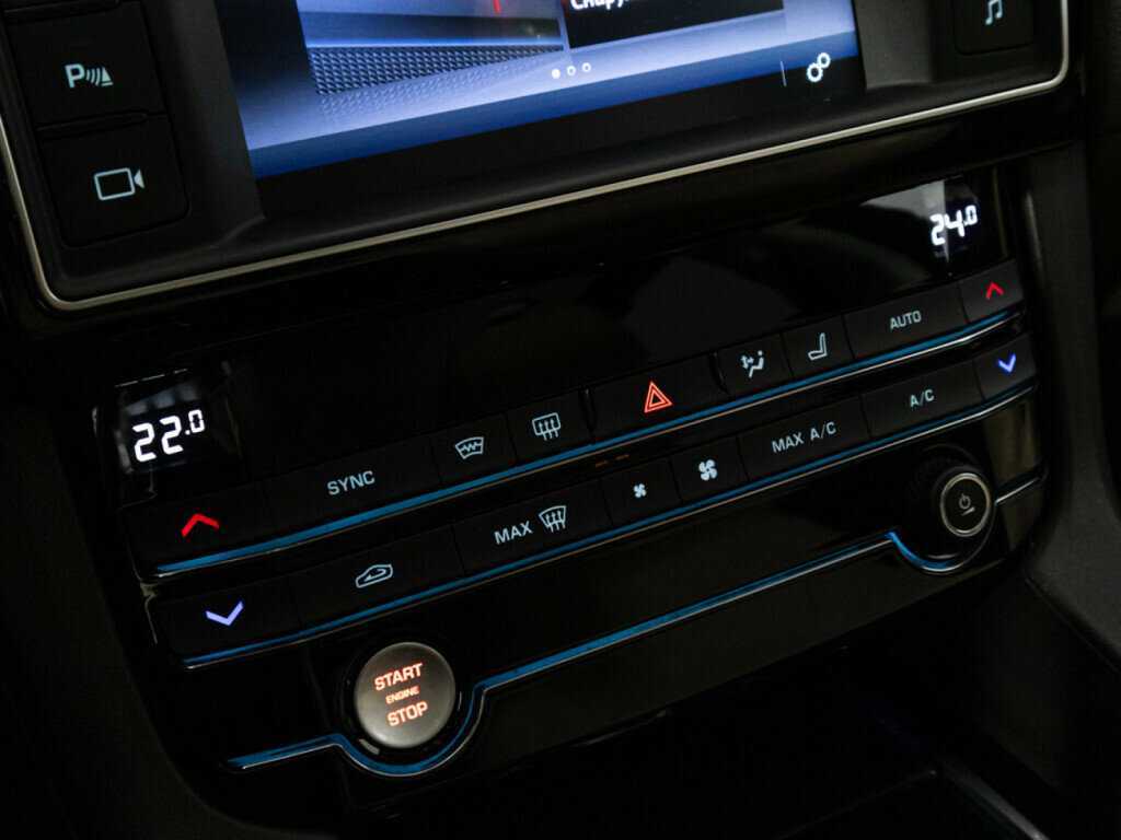 Jaguar F-Pace, 2017 Фото №16