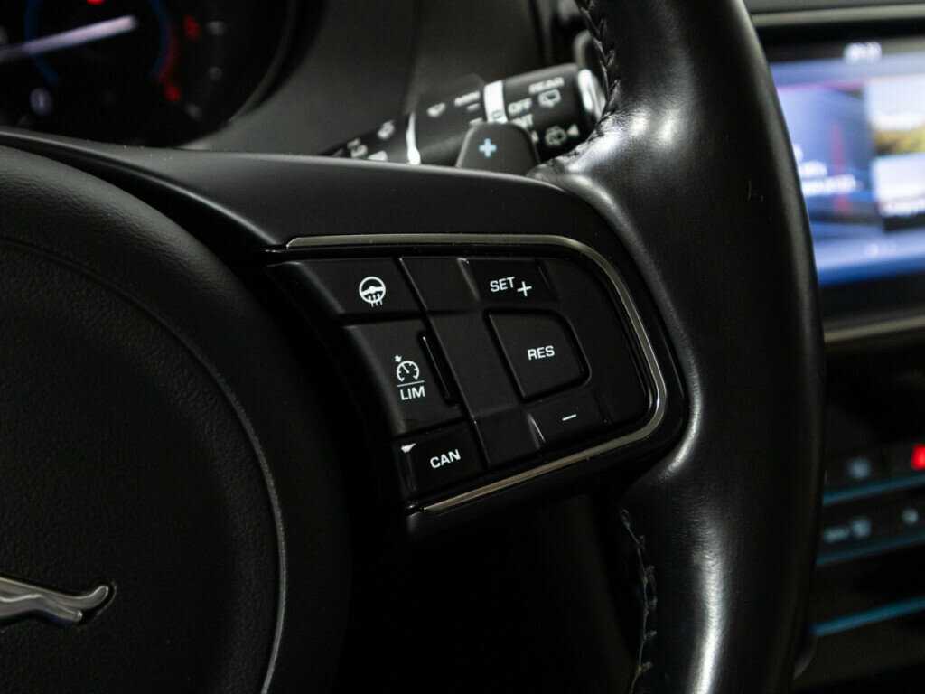 Jaguar F-Pace, 2017 Фото №19