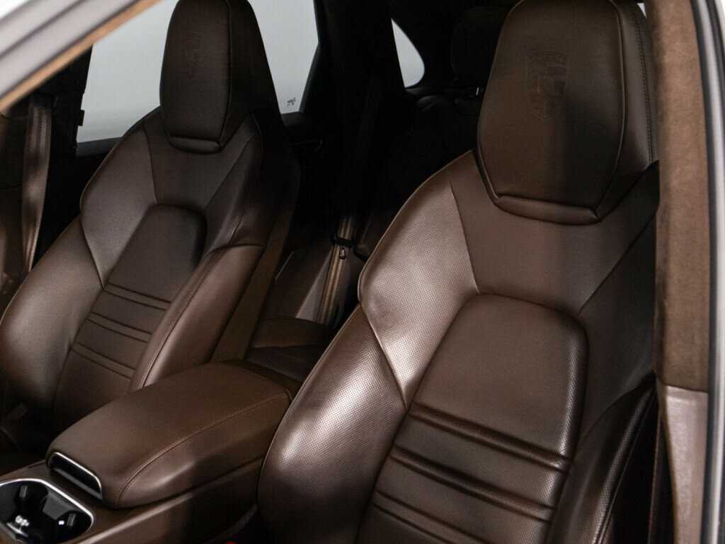 Porsche Cayenne Turbo, 2018 Фото №25