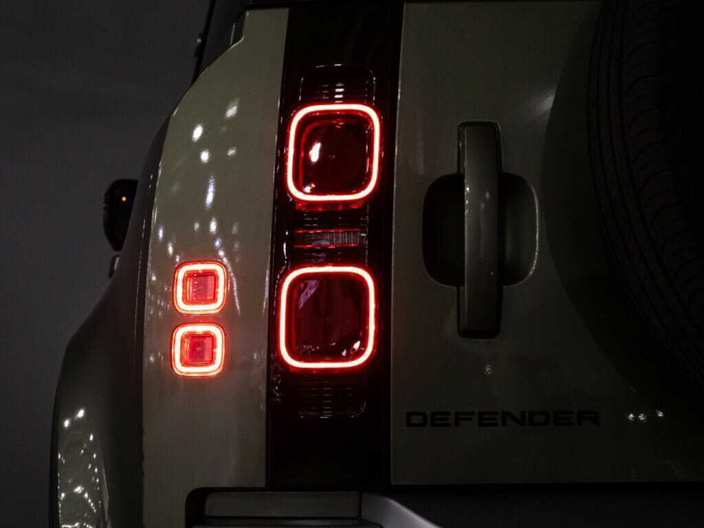 Land Rover Defender 110, 2021 Фото №30