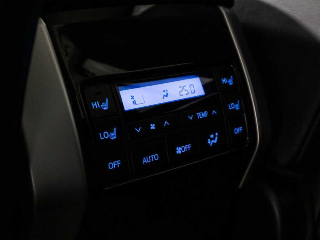 Toyota Land Cruiser Prado, 2022 Фото №21