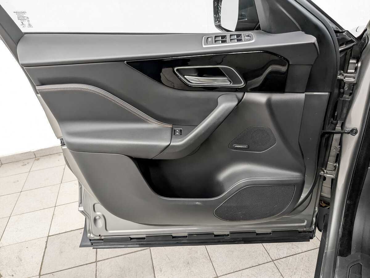 Jaguar F-Pace, 2018 Фото №17