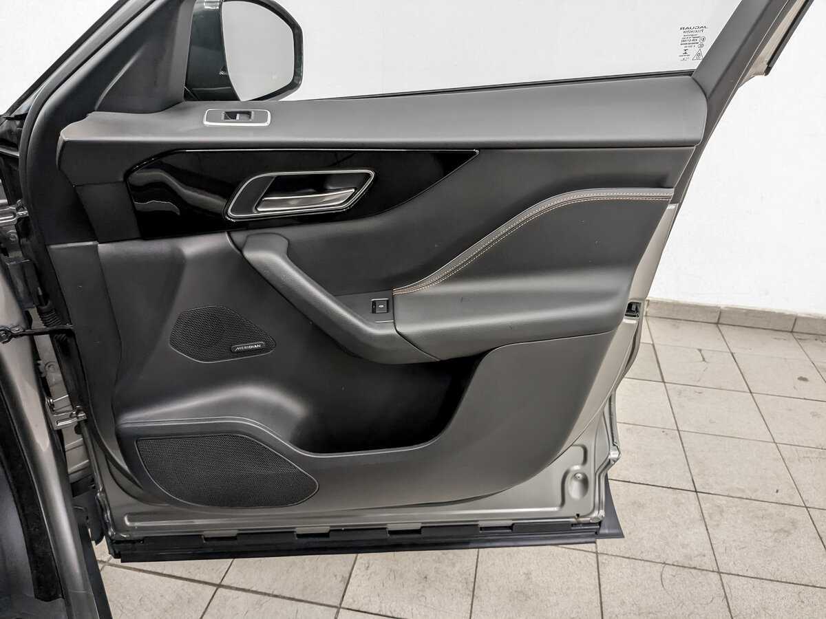 Jaguar F-Pace, 2018 Фото №24