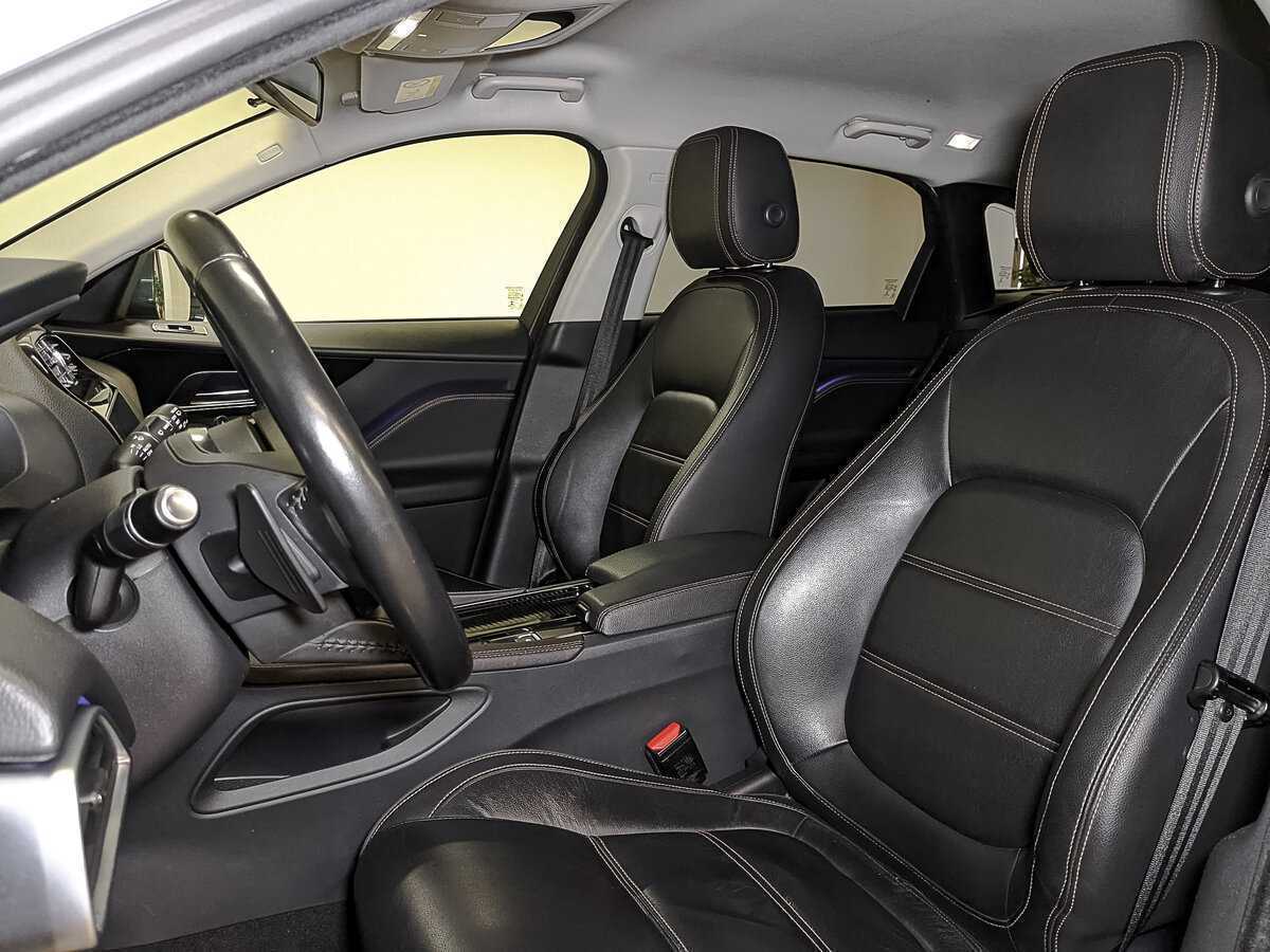Jaguar F-Pace, 2018 Фото №18