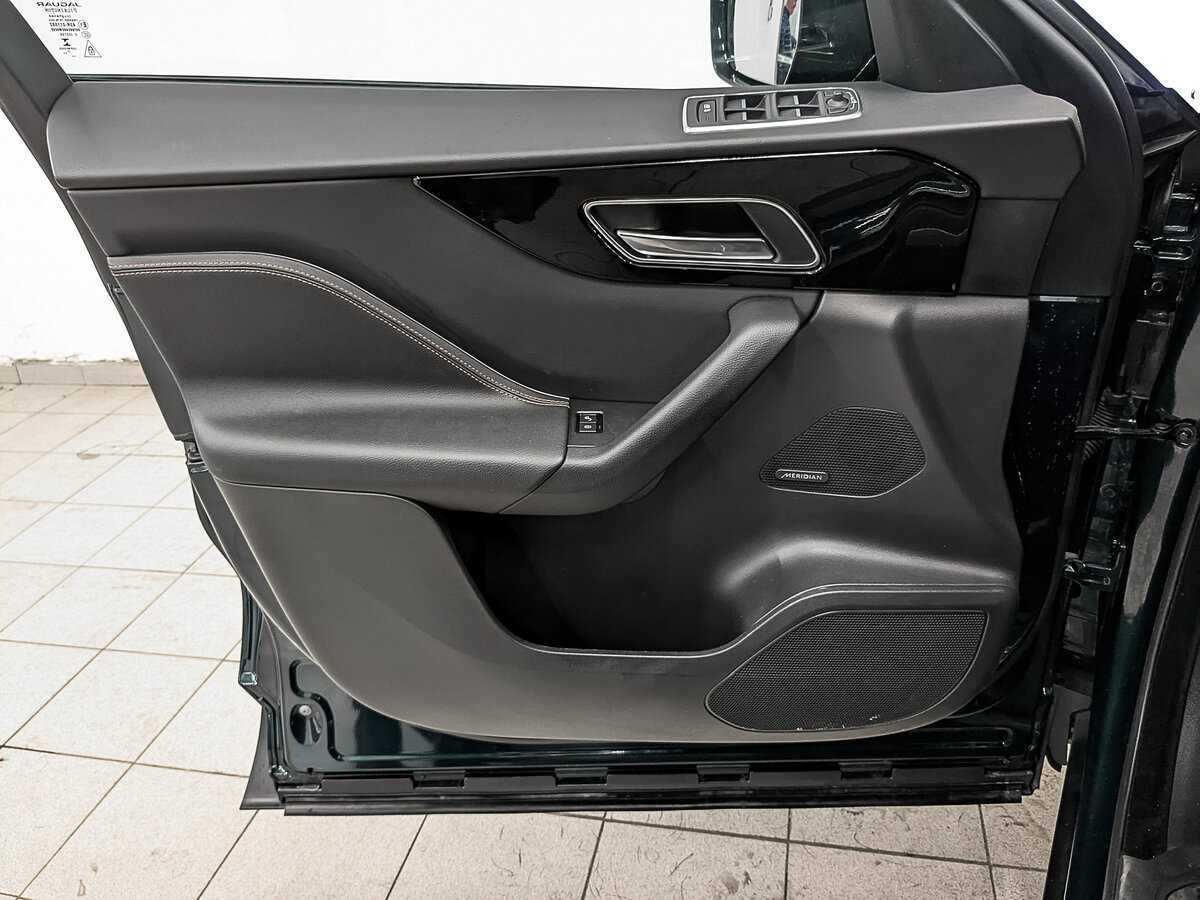 Jaguar F-Pace, 2018 Фото №16