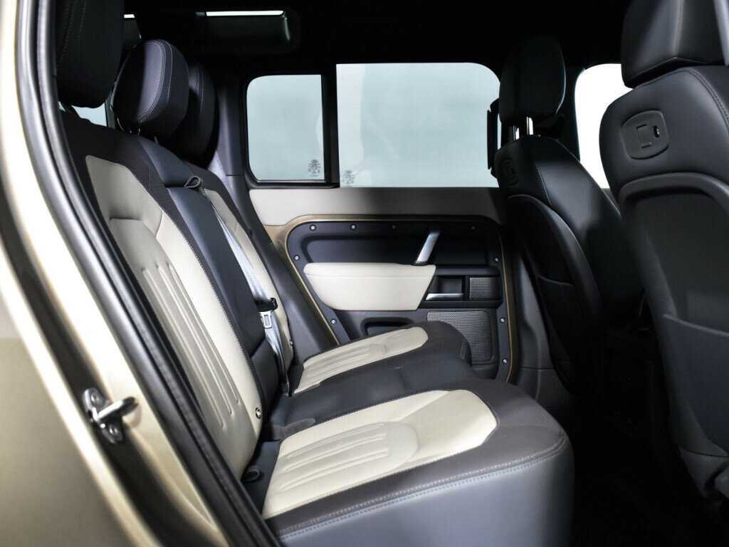 Land Rover Defender 110, 2021 Фото №10