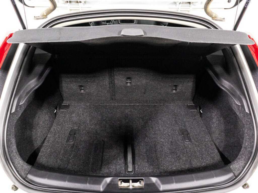 Volvo V40 Cross Country, 2019 Фото №15