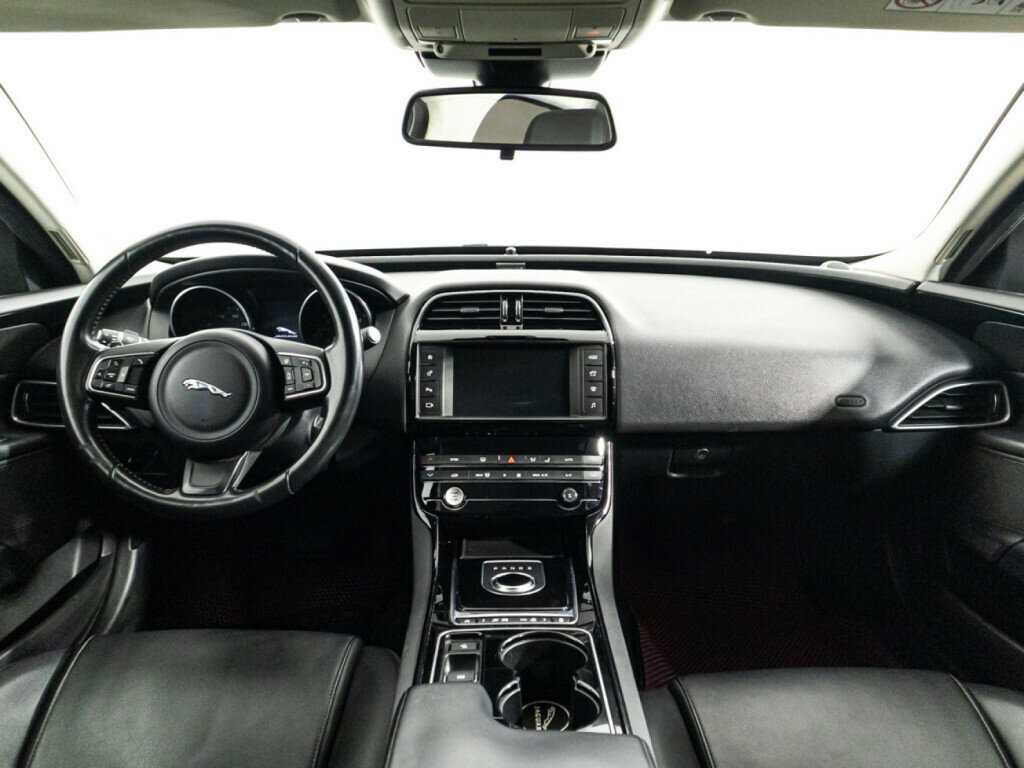 Jaguar XE, 2017 Фото №13