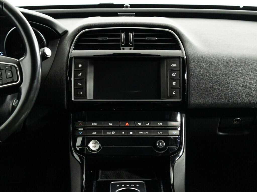 Jaguar XE, 2017 Фото №14