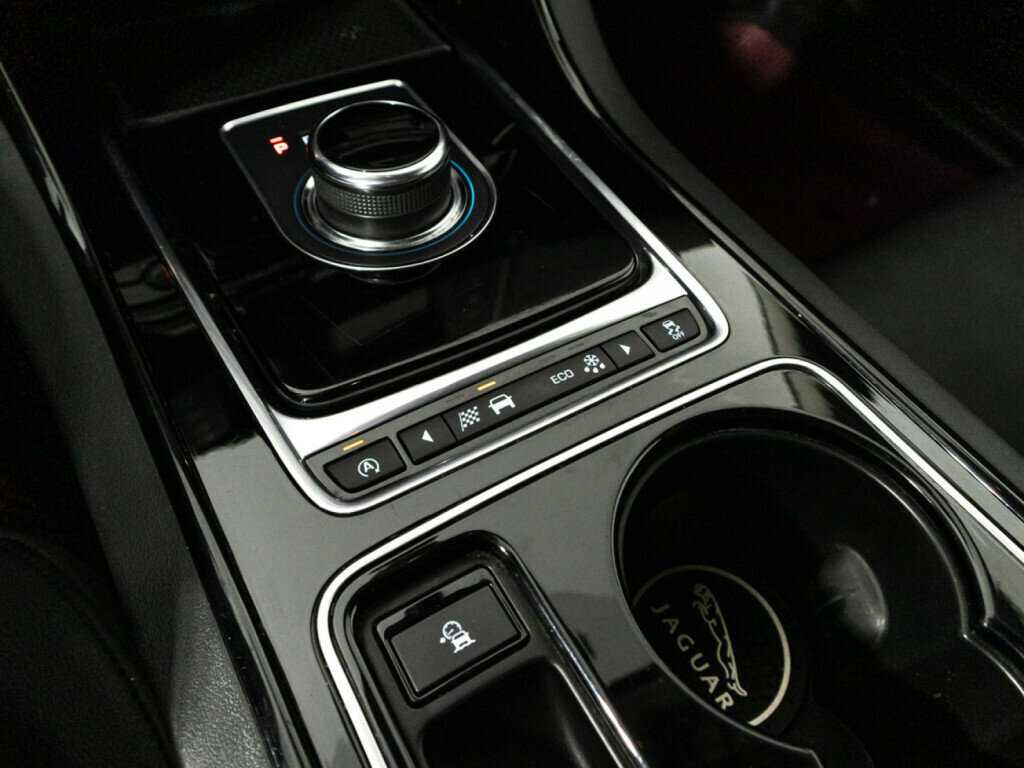 Jaguar XE, 2017 Фото №17