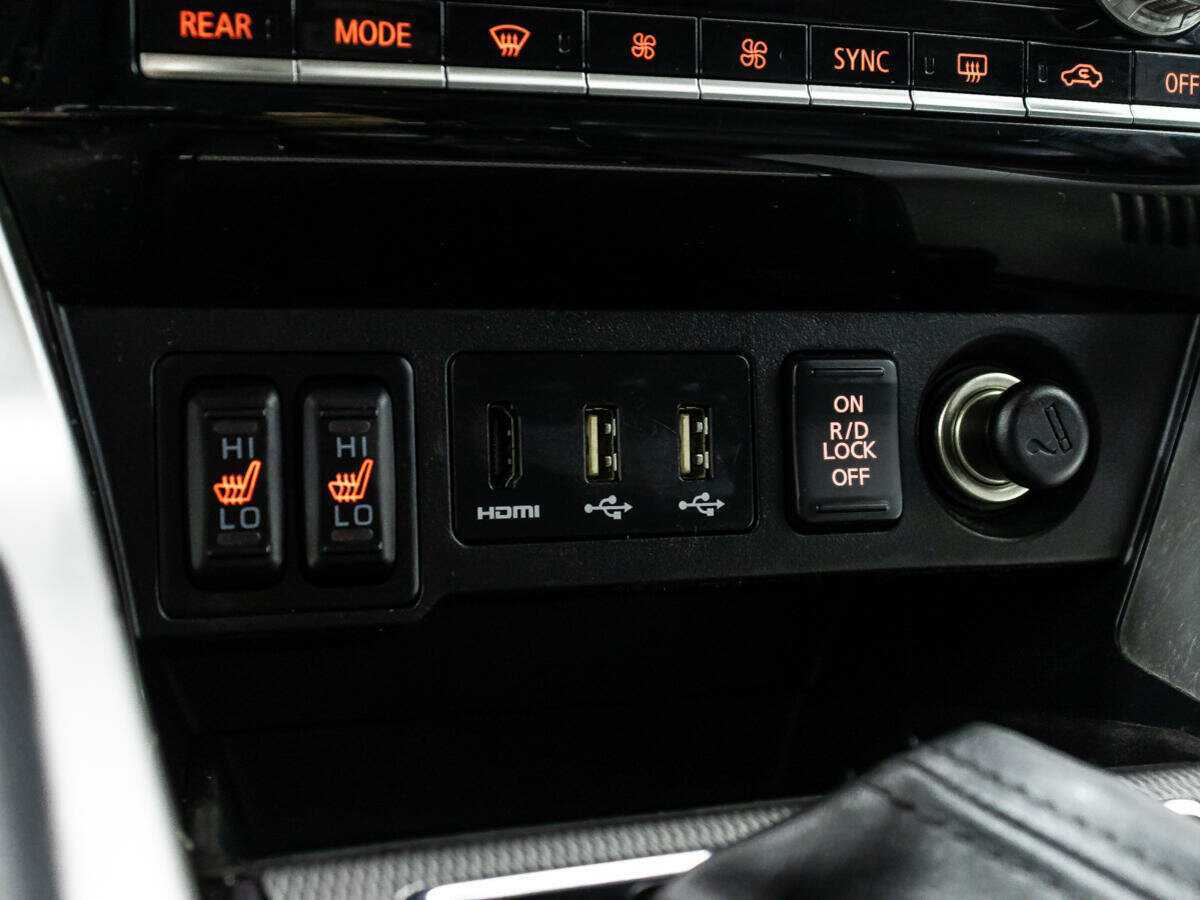 Mitsubishi Pajero Sport, 2021 Фото №16