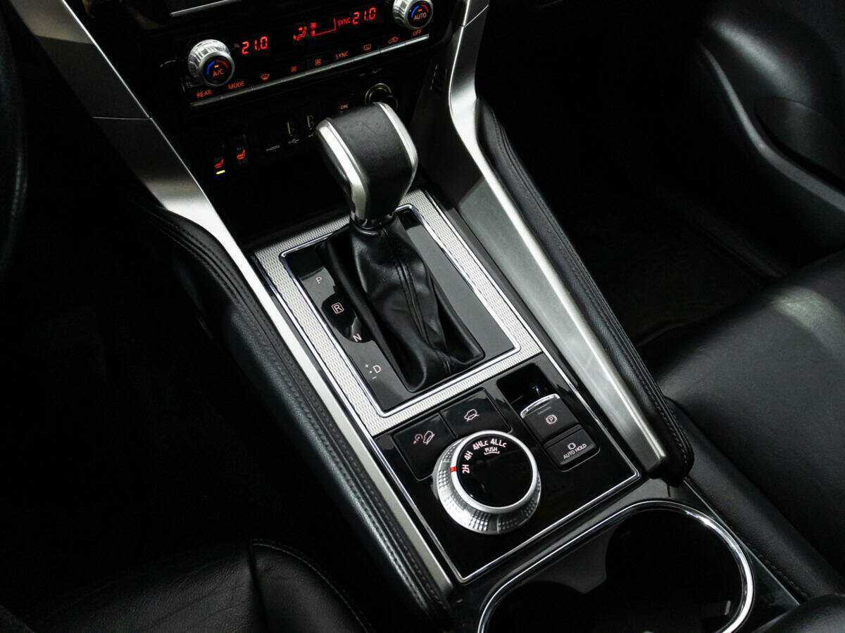 Mitsubishi Pajero Sport, 2021 Фото №18