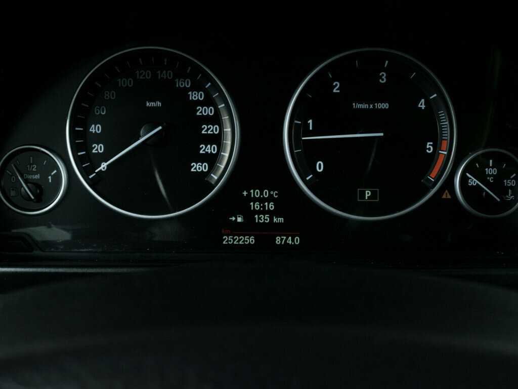 BMW 5 серии 530d xDrive, 2011 Фото №13