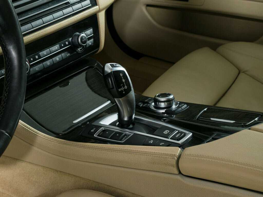 BMW 5 серии 530d xDrive, 2011 Фото №17