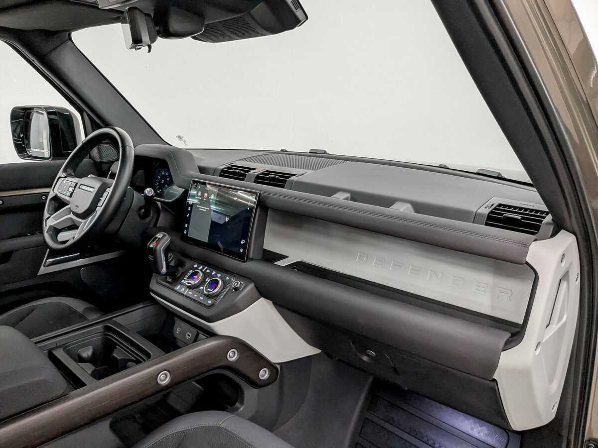 Land Rover Defender 110, 2021 Фото №11