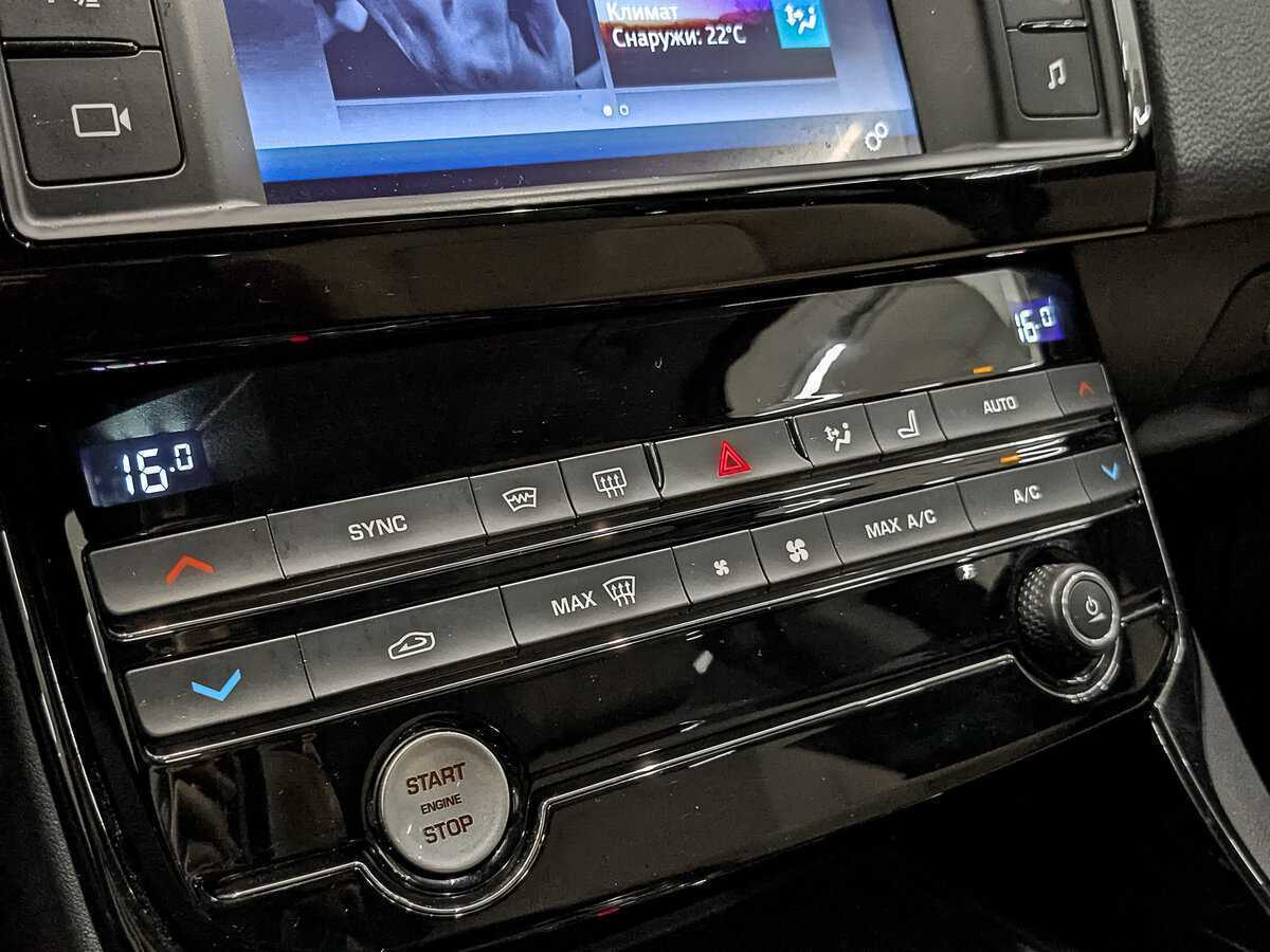 Jaguar XE, 2017 Фото №18