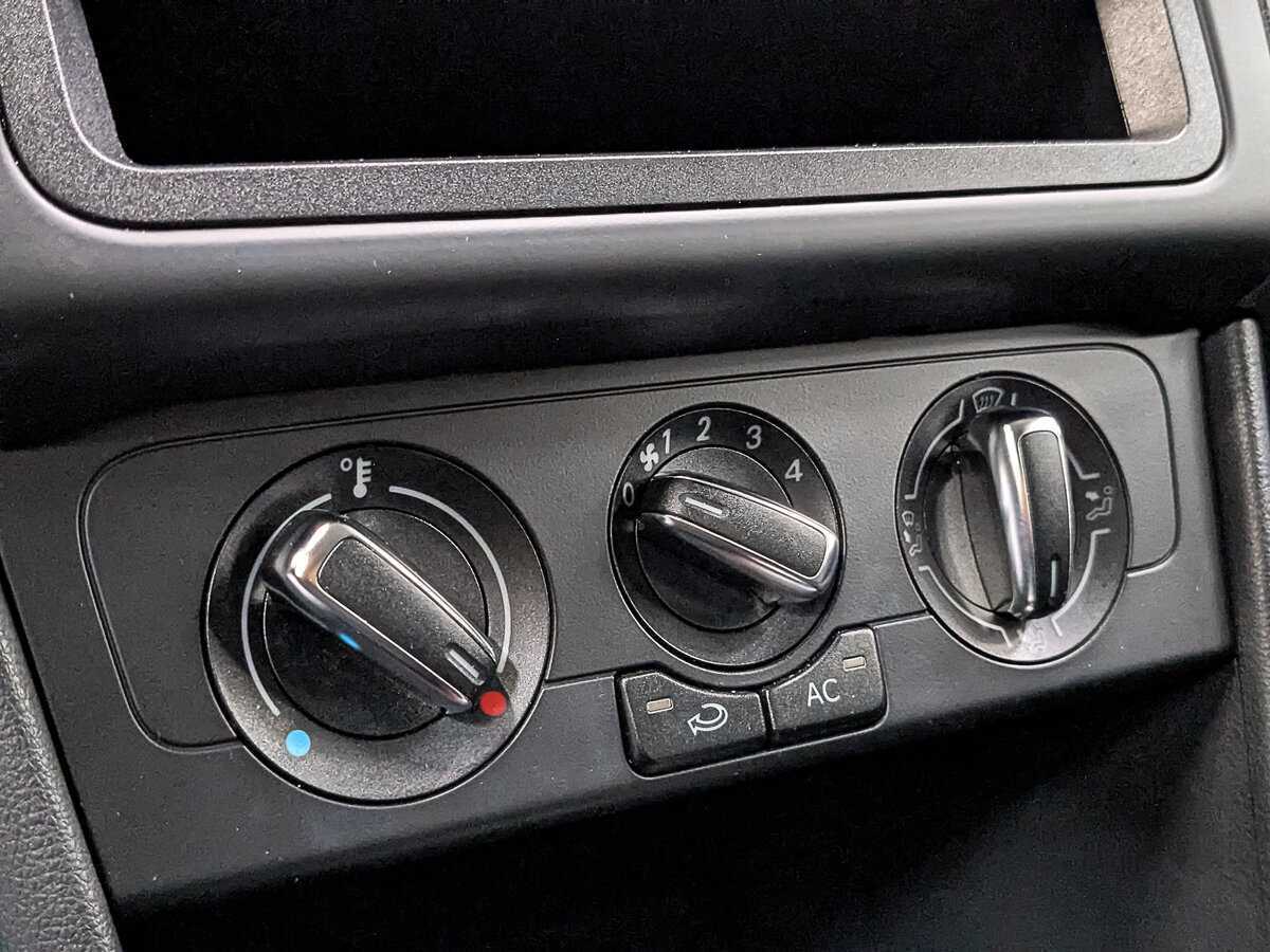 Volkswagen Polo, 2011 Фото №18