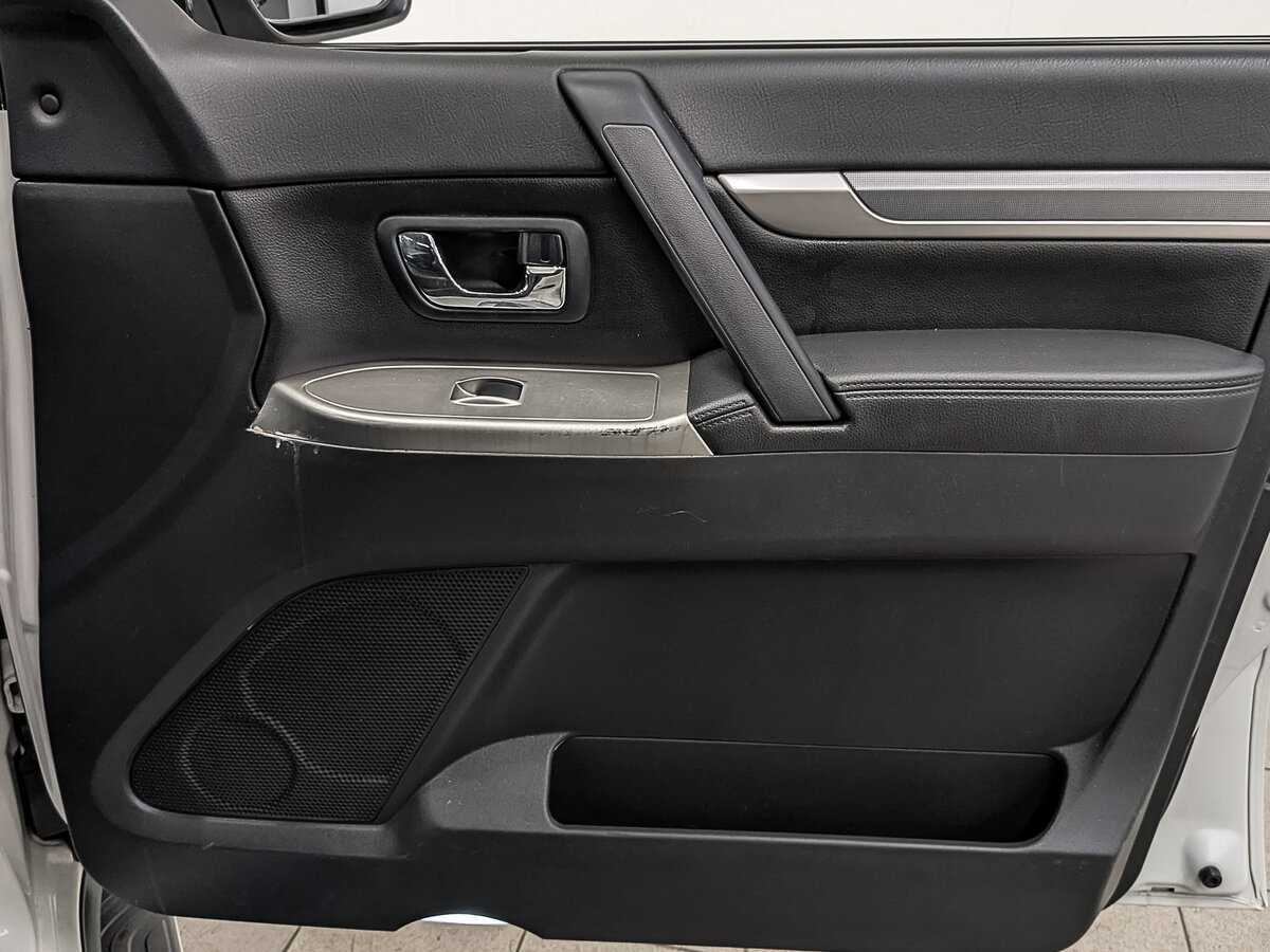 Mitsubishi Pajero, 2015 Фото №24