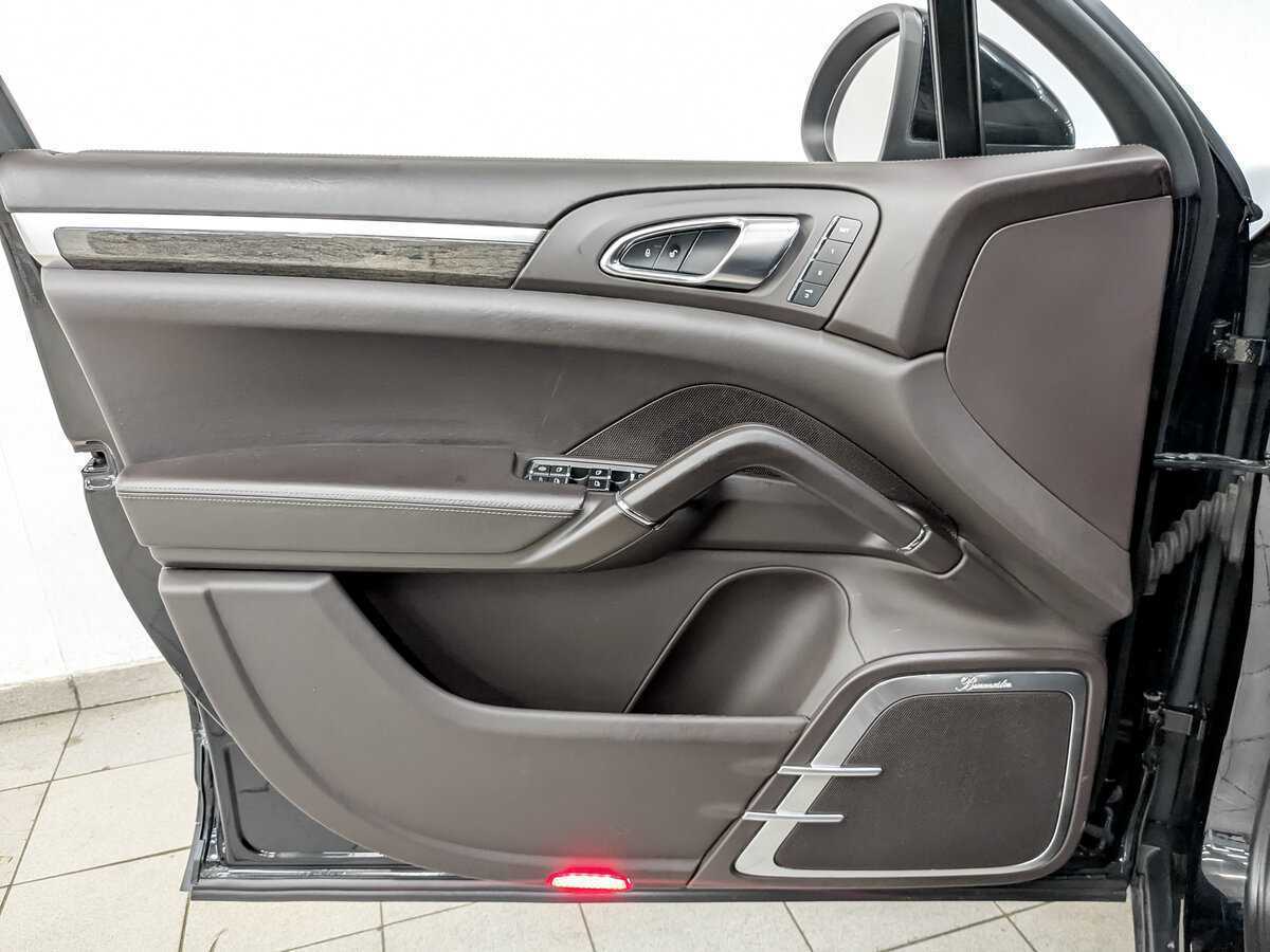 Porsche Cayenne Turbo, 2012 Фото №19