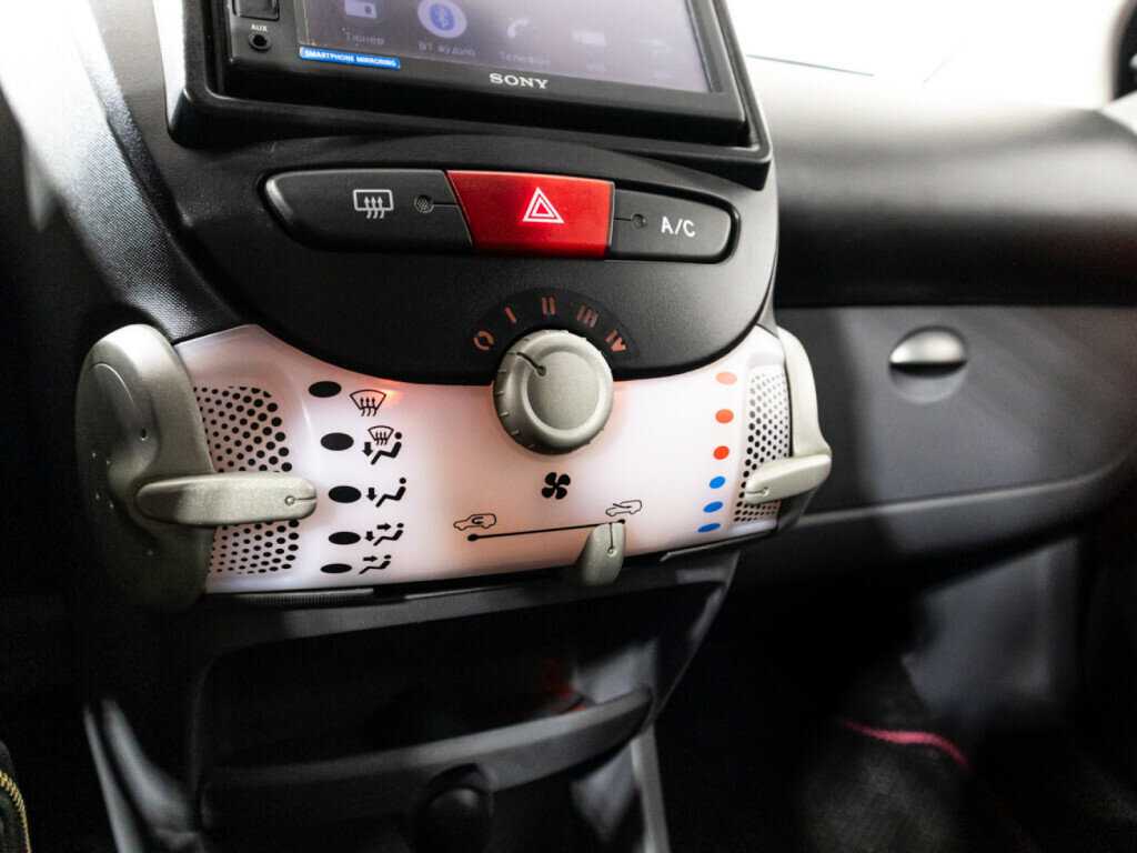 Peugeot 107, 2010 Фото №15