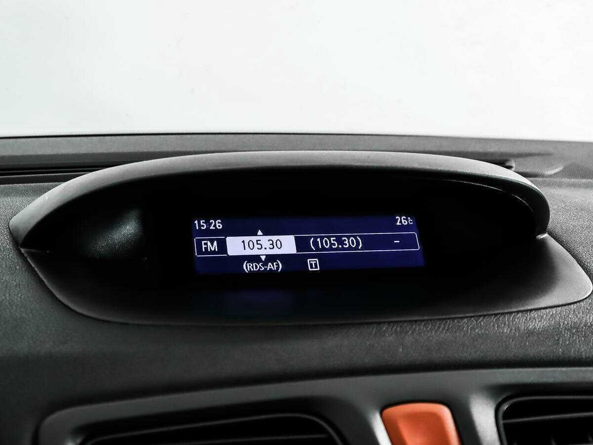 Renault Fluence, 2011 Фото №15