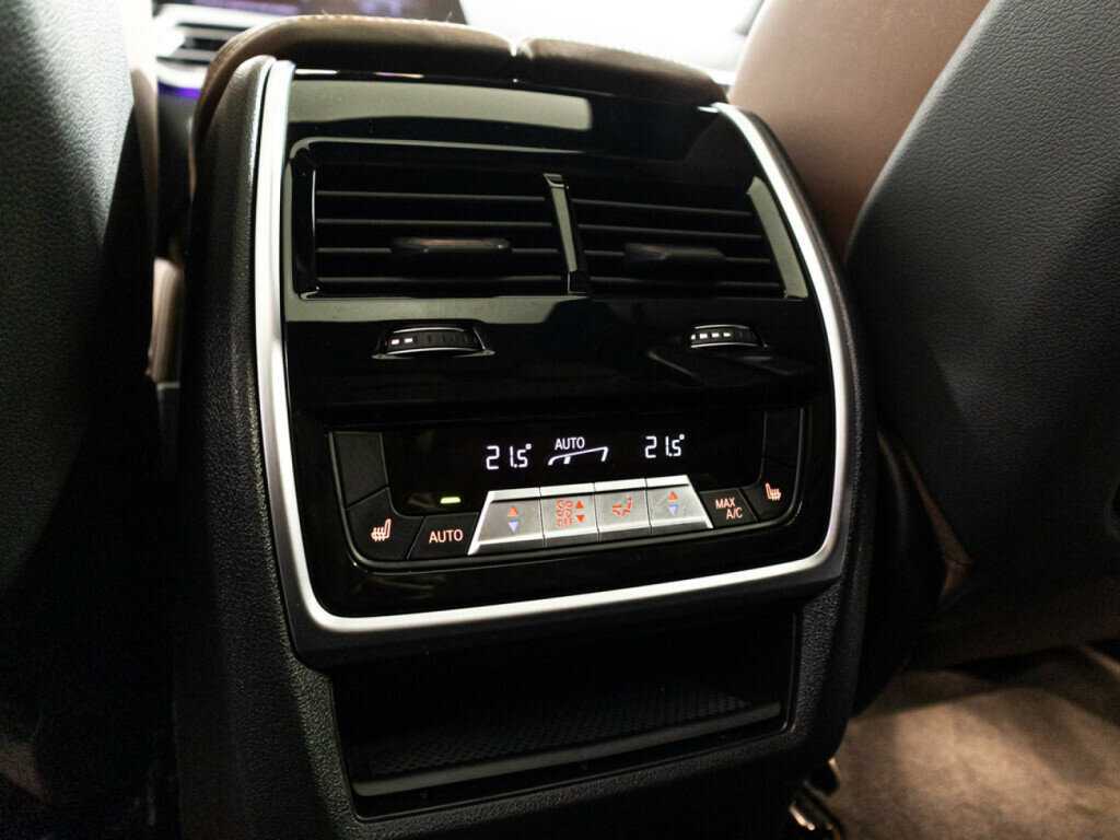 BMW X7 M50d, 2020 Фото №21