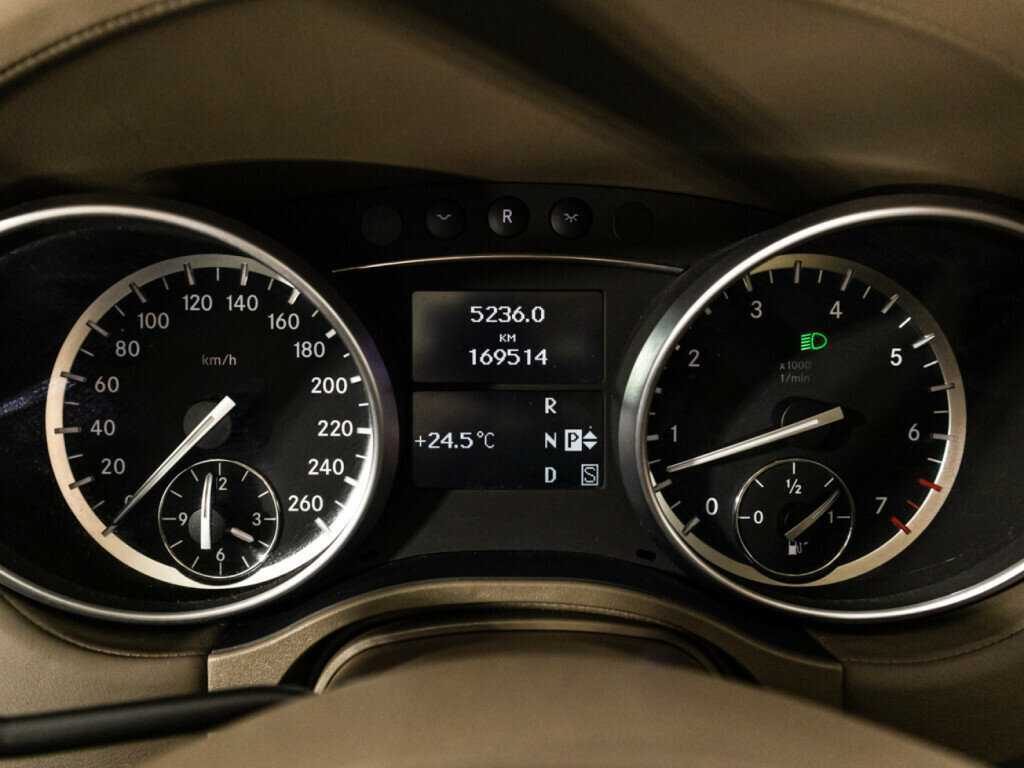 Mercedes-Benz GL-Класс 500, 2010 Фото №12