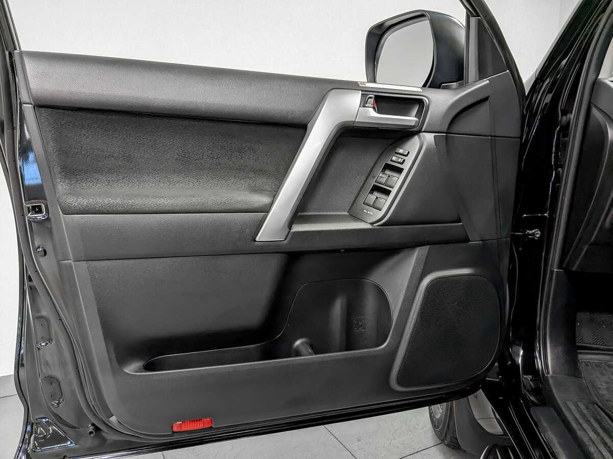 Toyota Land Cruiser Prado, 2021 Фото №19