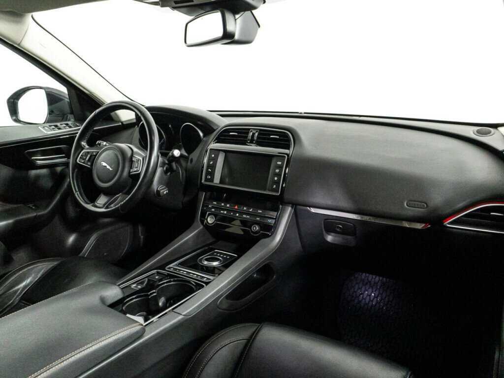 Jaguar F-Pace, 2017 Фото №9
