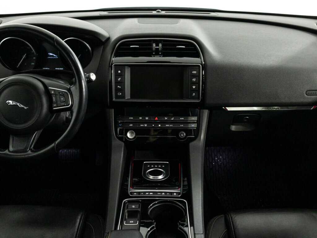 Jaguar F-Pace, 2017 Фото №14