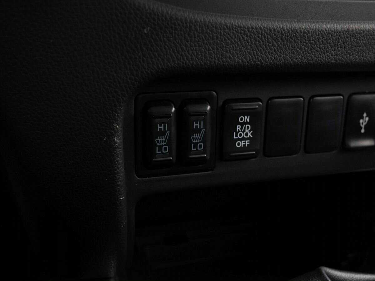 Mitsubishi Pajero Sport, 2017 Фото №20