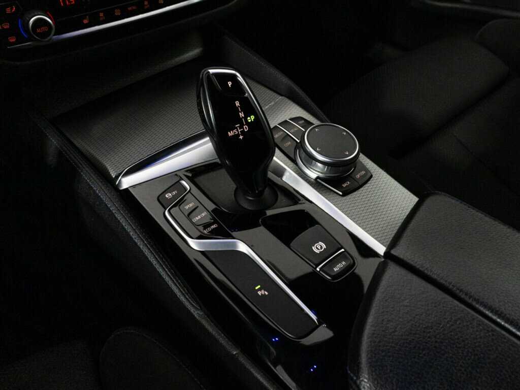 BMW 5 серии 530i xDrive, 2019 Фото №20