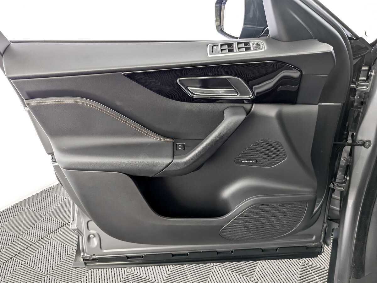 Jaguar F-Pace, 2016 Фото №17