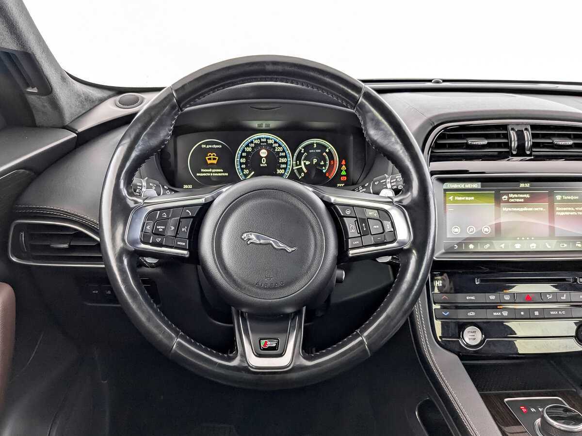 Jaguar F-Pace, 2016 Фото №22