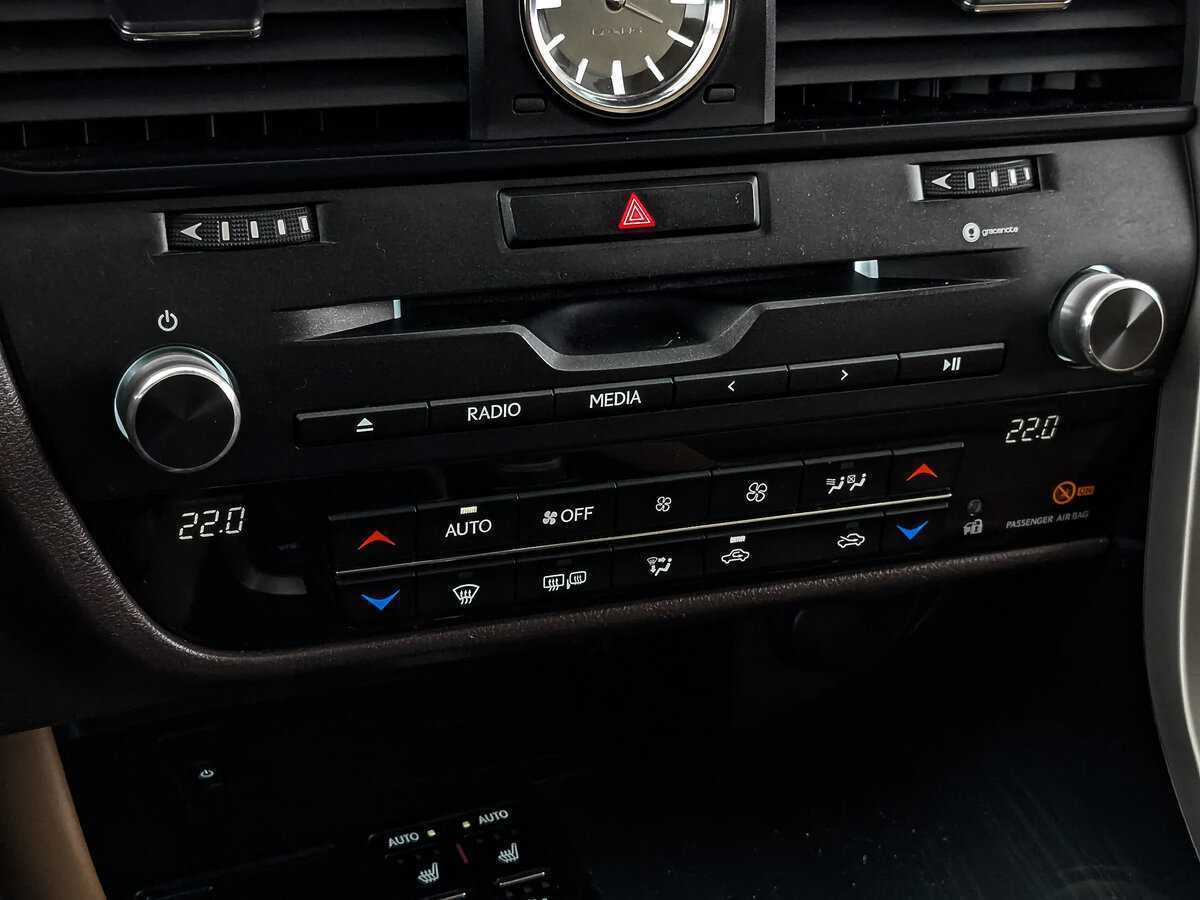 Lexus RX 200t, 2017 Фото №21